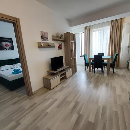 Stefi Summerland Mamaia